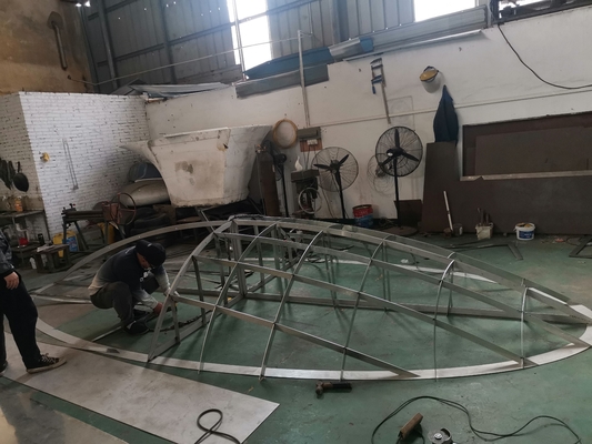 ODM Escultura de aço inoxidável Decoração de parede Primeiro passo Construção de esqueleto
