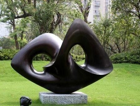 Esculturas feitos a mão forjadas do jardim do meio de bronze da escultura abstrata